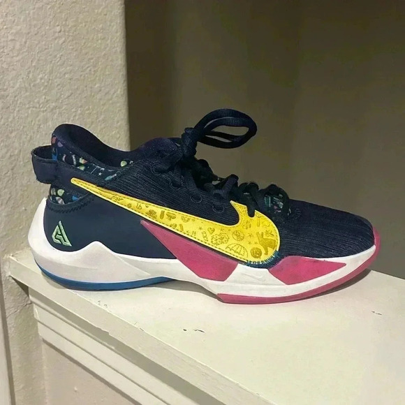 Nike Zoom Freak 2 Giannis Superstitious CT4592-400 Youth Size 5.5Y - Picture 2 of 9